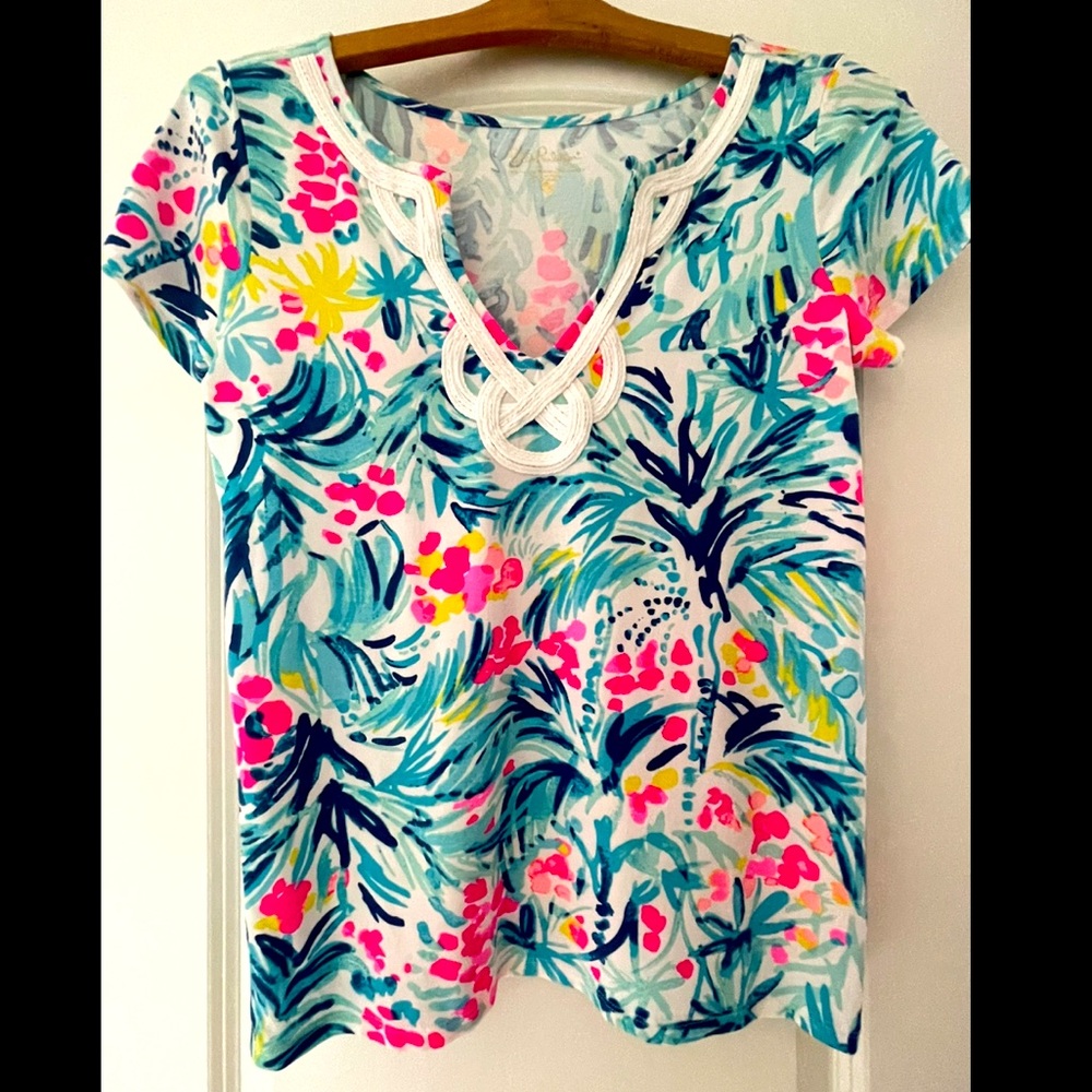 EUC Lilly Pulitzer short sleeve top with trim at neckline, size small